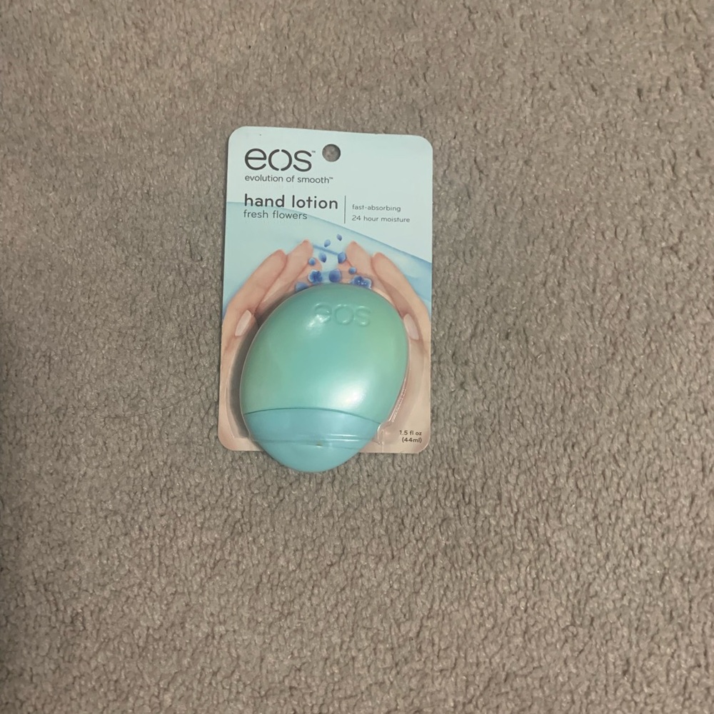 EOS Fresh Flowers Hand Lotion in Aqua